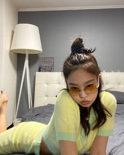 Jennie Kim feet photo thumbnail