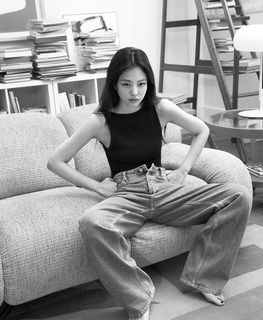 Jennie Kim feet photo thumbnail