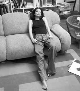Jennie Kim feet photo thumbnail
