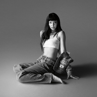 Jennie Kim feet photo thumbnail