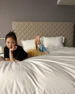 Jennie Kim feet photo thumbnail