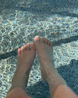 Jennie Kim feet photo thumbnail