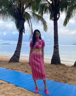 Jennie Kim feet photo thumbnail