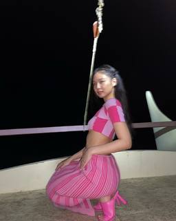Jennie Kim feet photo thumbnail