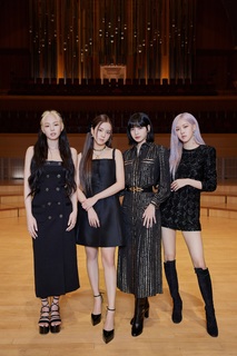 Jennie Kim feet photo thumbnail