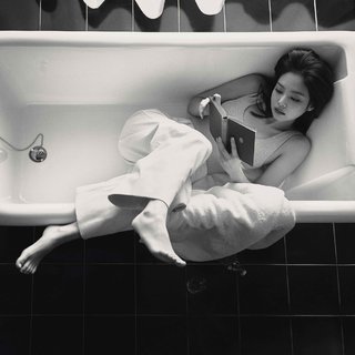 Jennie Kim feet photo thumbnail
