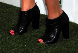 Jennifer Akerman feet photo 7