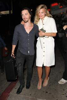Jennifer Akerman feet photo 11
