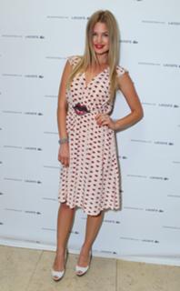 Jennifer Akerman feet photo 3