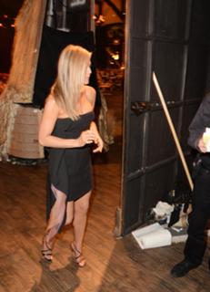 Jennifer Aniston feet photo thumbnail