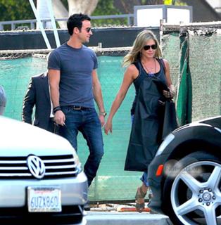 Jennifer Aniston feet photo thumbnail