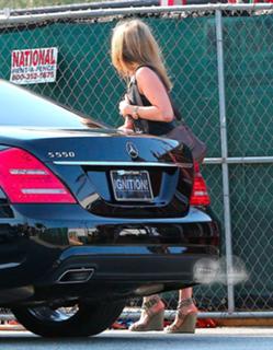 Jennifer Aniston feet photo thumbnail