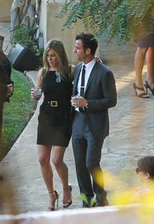 Jennifer Aniston feet photo thumbnail