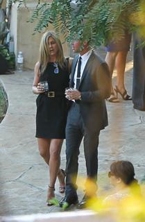 Jennifer Aniston feet photo thumbnail