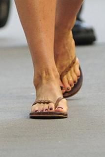 Jennifer Aniston feet photo thumbnail