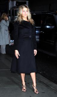 Jennifer Aniston feet photo thumbnail