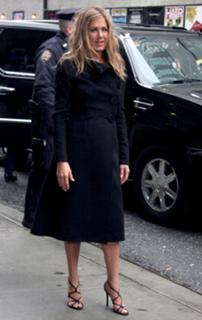 Jennifer Aniston feet photo thumbnail