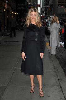Jennifer Aniston feet photo thumbnail