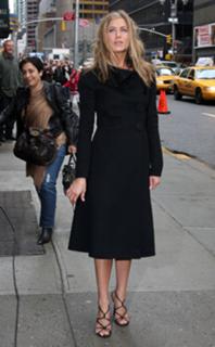 Jennifer Aniston feet photo thumbnail