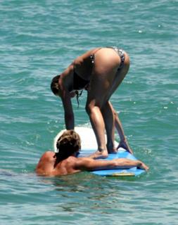 Jennifer Aniston feet photo thumbnail