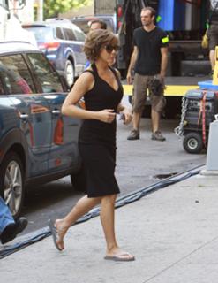 Jennifer Aniston feet photo thumbnail