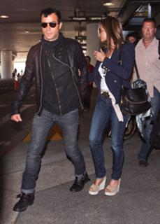 Jennifer Aniston feet photo thumbnail