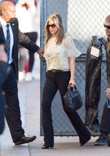 Jennifer Aniston feet photo thumbnail