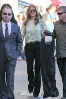 Jennifer Aniston feet photo thumbnail