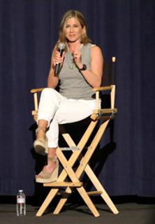 Jennifer Aniston feet photo thumbnail