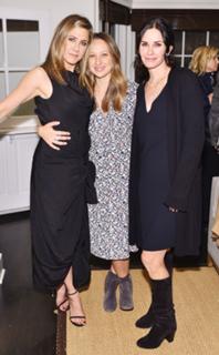 Jennifer Aniston feet photo thumbnail