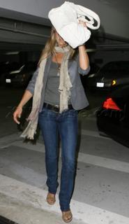 Jennifer Aniston feet photo thumbnail