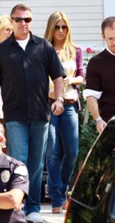 Jennifer Aniston feet photo thumbnail