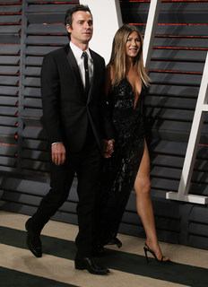 Jennifer Aniston feet photo thumbnail