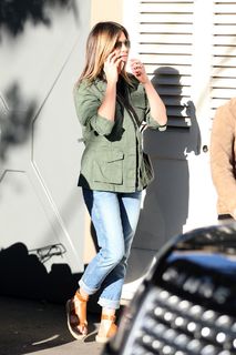 Jennifer Aniston feet photo thumbnail