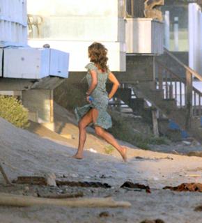 Jennifer Aniston feet photo thumbnail