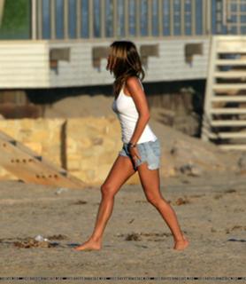 Jennifer Aniston feet photo thumbnail