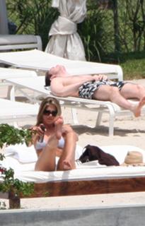 Jennifer Aniston feet photo thumbnail