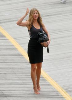 Jennifer Aniston feet photo thumbnail