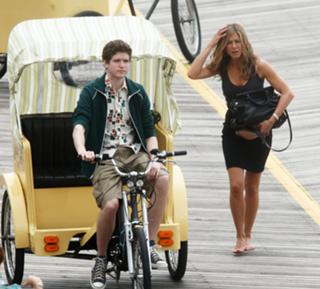 Jennifer Aniston feet photo thumbnail