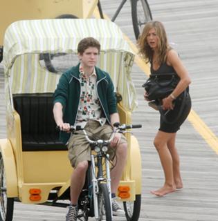 Jennifer Aniston feet photo thumbnail