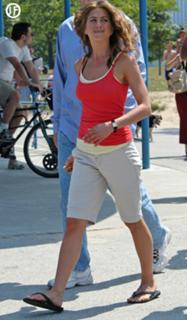 Jennifer Aniston feet photo thumbnail