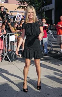 Jennifer Aniston feet photo thumbnail