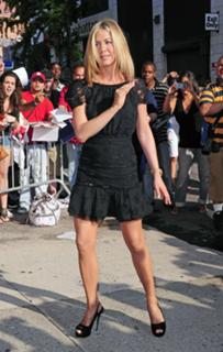 Jennifer Aniston feet photo thumbnail