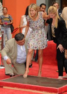 Jennifer Aniston feet photo thumbnail