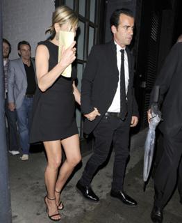 Jennifer Aniston feet photo thumbnail