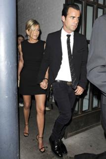 Jennifer Aniston feet photo thumbnail