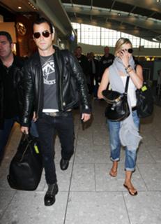 Jennifer Aniston feet photo thumbnail