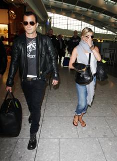 Jennifer Aniston feet photo thumbnail