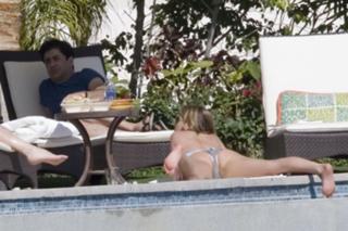 Jennifer Aniston feet photo thumbnail
