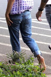 Jennifer Aniston feet photo thumbnail